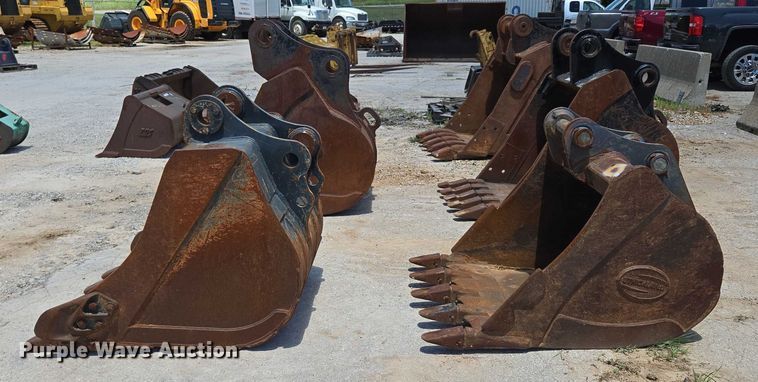 image for item EN2064 (2) excavator buckets