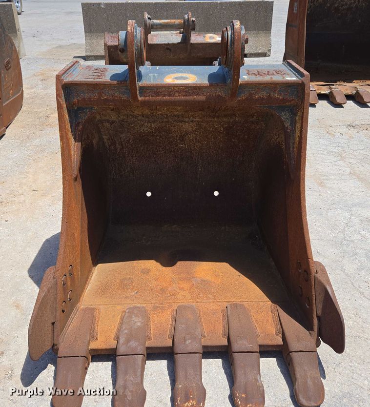 image for item EN2064 (2) excavator buckets