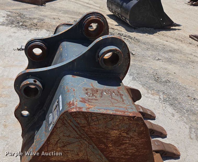 image for item EN2064 (2) excavator buckets