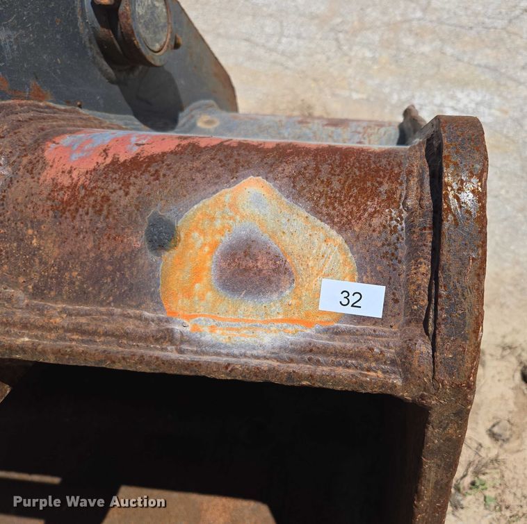 image for item EN2064 (2) excavator buckets