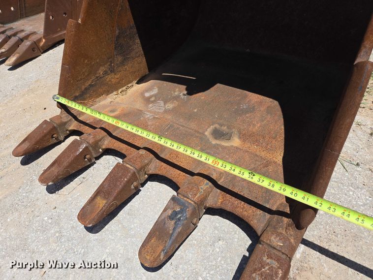 image for item EN2064 (2) excavator buckets