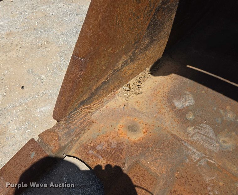 image for item EN2064 (2) excavator buckets