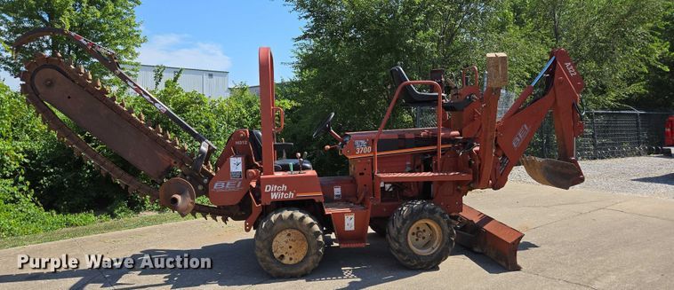 image for item EN2066 1998 Ditch Witch 3700DD trencher