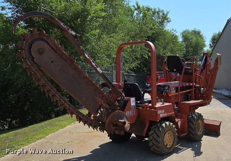 image for item EN2066 1998 Ditch Witch 3700DD trencher