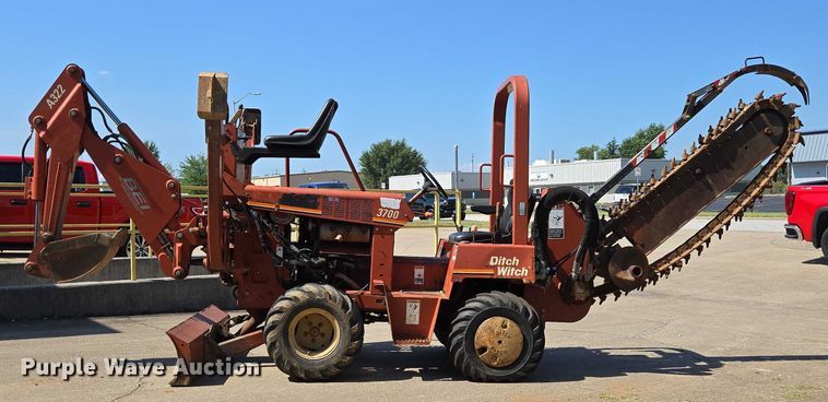 image for item EN2066 1998 Ditch Witch 3700DD trencher