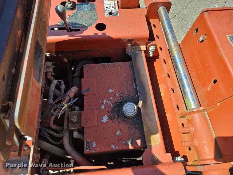 image for item EN2066 1998 Ditch Witch 3700DD trencher
