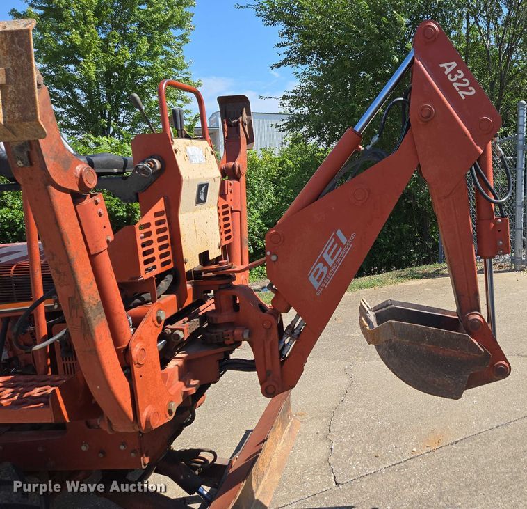 image for item EN2066 1998 Ditch Witch 3700DD trencher