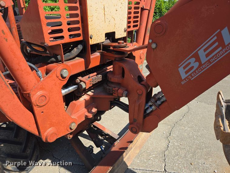 image for item EN2066 1998 Ditch Witch 3700DD trencher