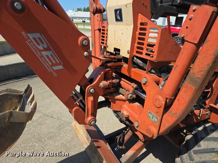 image for item EN2066 1998 Ditch Witch 3700DD trencher