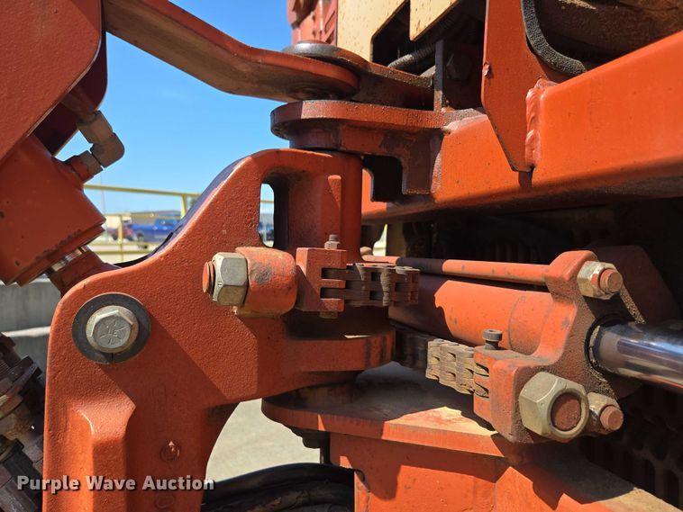 image for item EN2066 1998 Ditch Witch 3700DD trencher