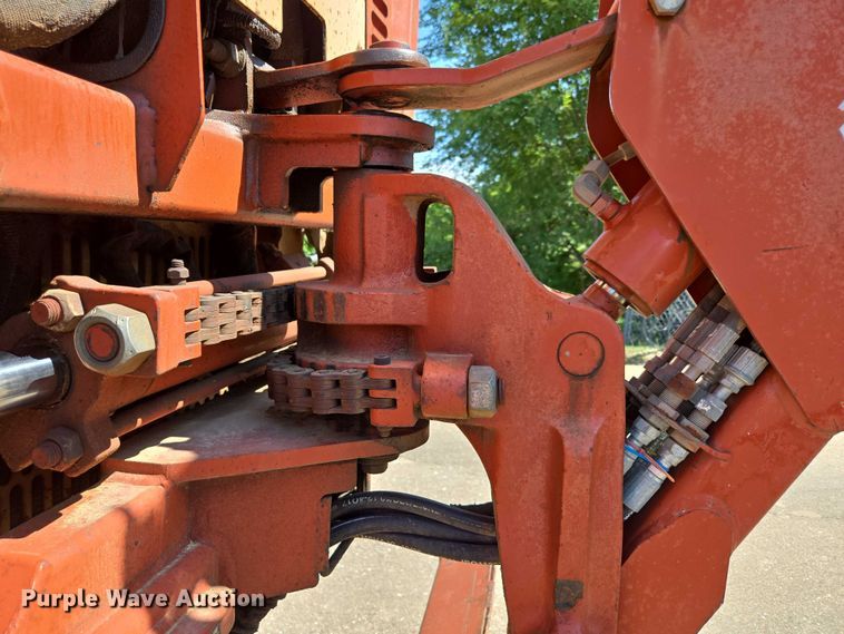 image for item EN2066 1998 Ditch Witch 3700DD trencher