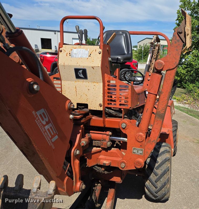 image for item EN2066 1998 Ditch Witch 3700DD trencher