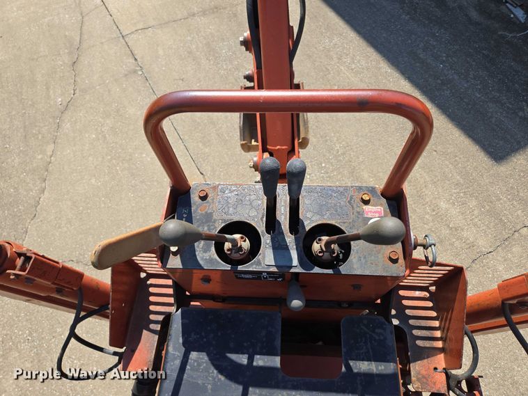 image for item EN2066 1998 Ditch Witch 3700DD trencher