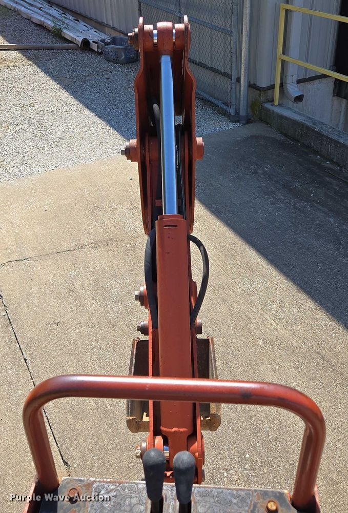 image for item EN2066 1998 Ditch Witch 3700DD trencher