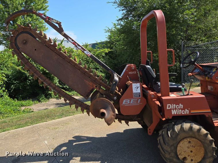image for item EN2066 1998 Ditch Witch 3700DD trencher