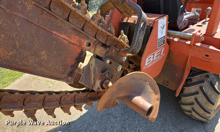 image for item EN2066 1998 Ditch Witch 3700DD trencher