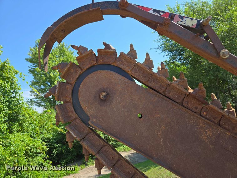 image for item EN2066 1998 Ditch Witch 3700DD trencher