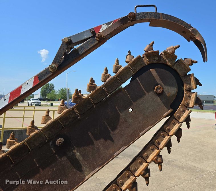 image for item EN2066 1998 Ditch Witch 3700DD trencher