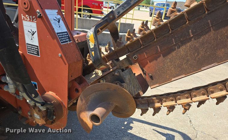 image for item EN2066 1998 Ditch Witch 3700DD trencher