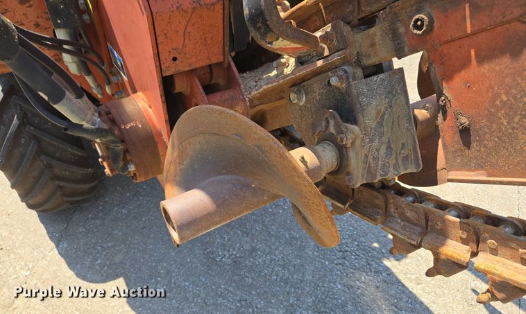 image for item EN2066 1998 Ditch Witch 3700DD trencher