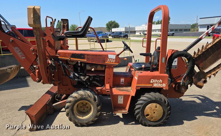 image for item EN2066 1998 Ditch Witch 3700DD trencher