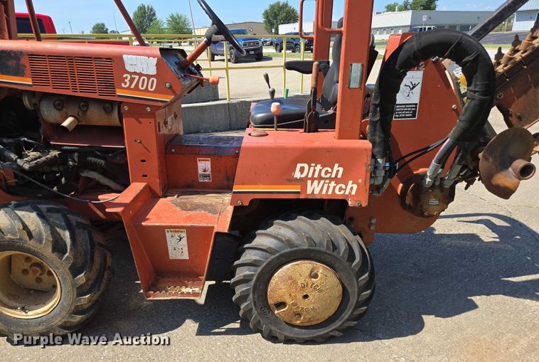 image for item EN2066 1998 Ditch Witch 3700DD trencher
