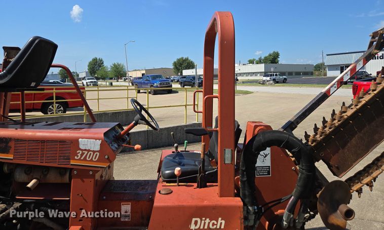 image for item EN2066 1998 Ditch Witch 3700DD trencher