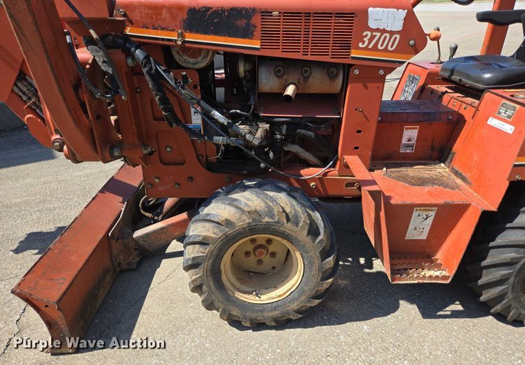 image for item EN2066 1998 Ditch Witch 3700DD trencher