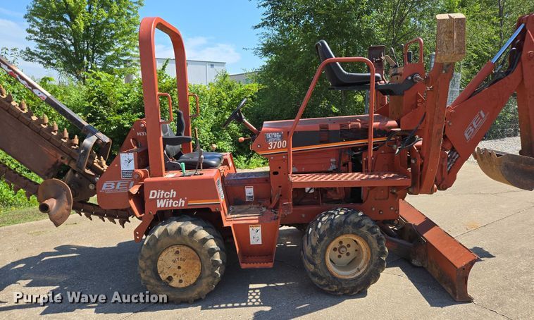 image for item EN2066 1998 Ditch Witch 3700DD trencher