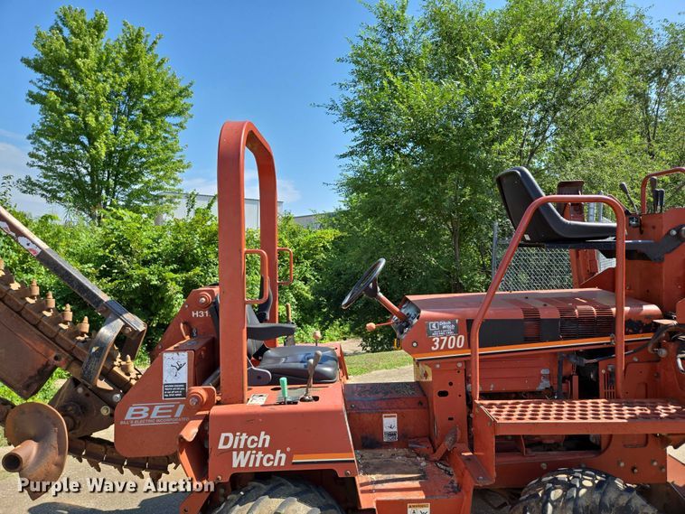 image for item EN2066 1998 Ditch Witch 3700DD trencher