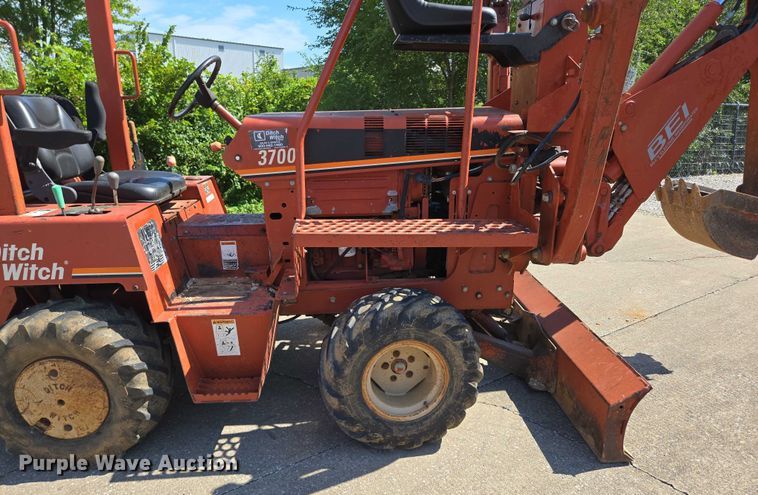 image for item EN2066 1998 Ditch Witch 3700DD trencher