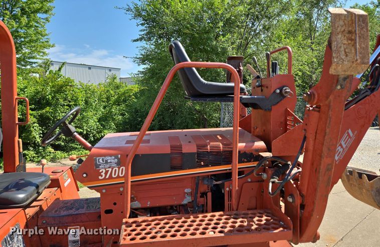 image for item EN2066 1998 Ditch Witch 3700DD trencher