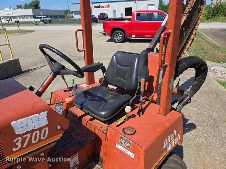 image for item EN2066 1998 Ditch Witch 3700DD trencher