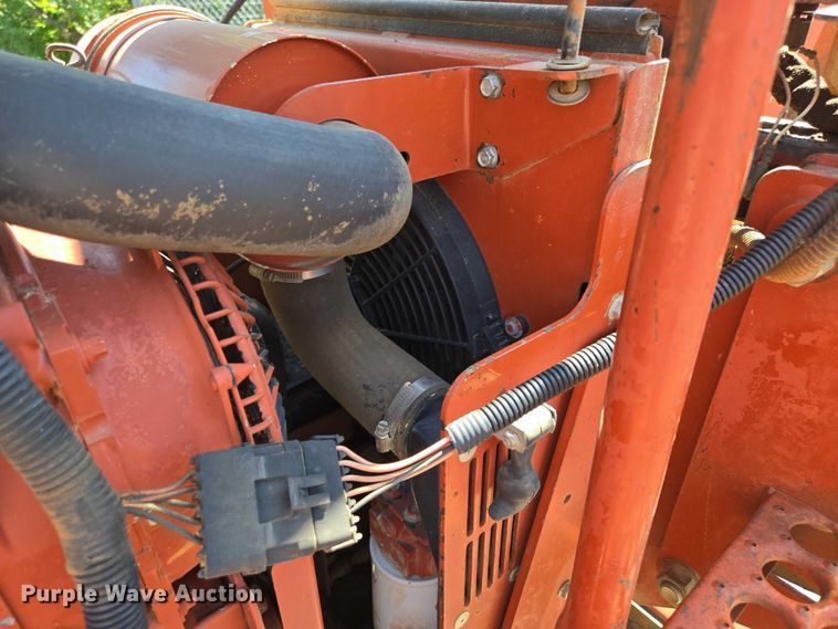 image for item EN2066 1998 Ditch Witch 3700DD trencher