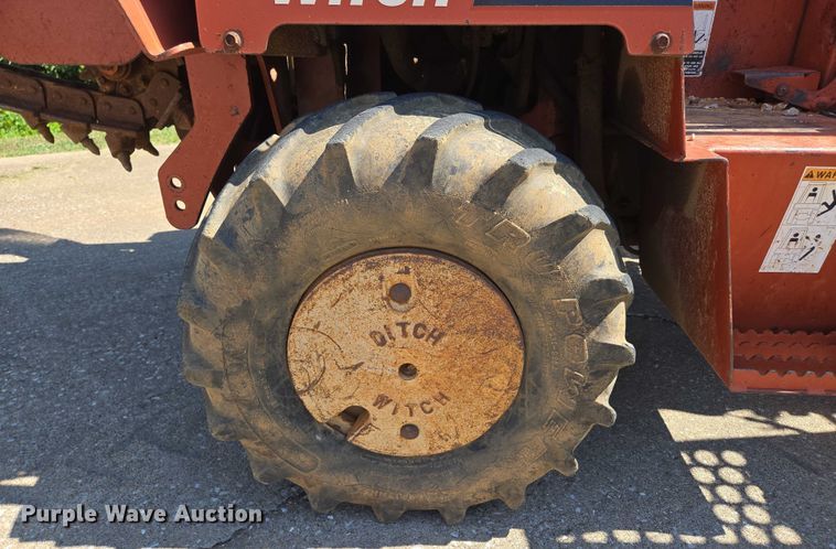 image for item EN2066 1998 Ditch Witch 3700DD trencher
