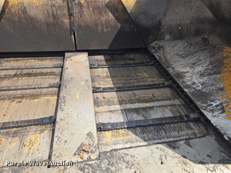 image for item EN2067 Blaw-Knox PF-875 paver