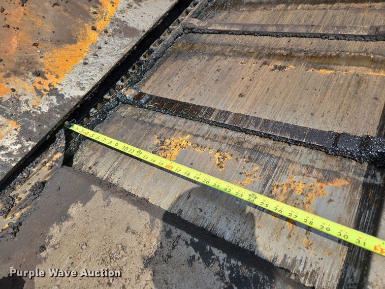 image for item EN2067 Blaw-Knox PF-875 paver