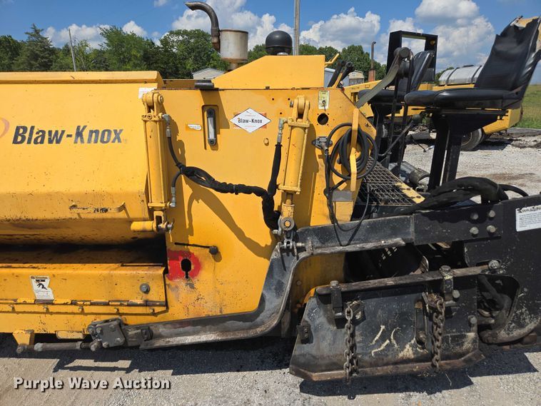 image for item EN2067 Blaw-Knox PF-875 paver