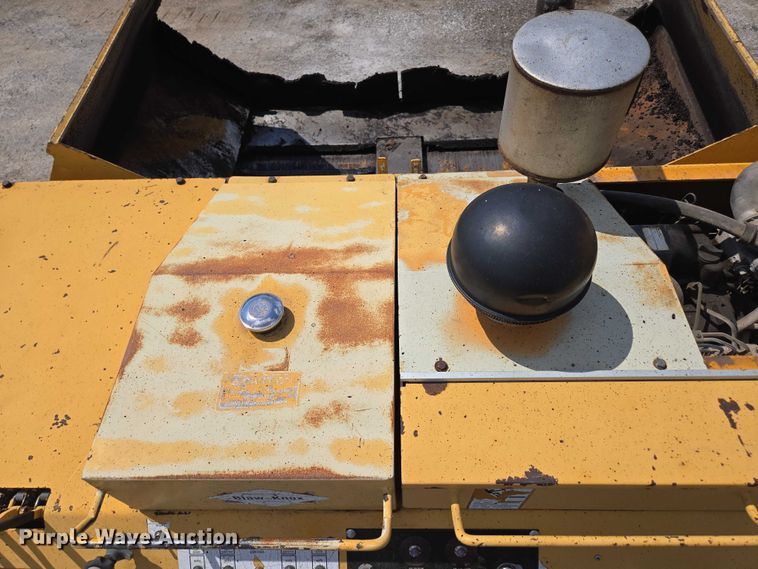 image for item EN2067 Blaw-Knox PF-875 paver