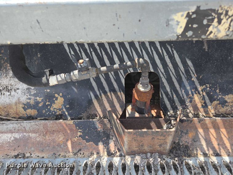 image for item EN2067 Blaw-Knox PF-875 paver