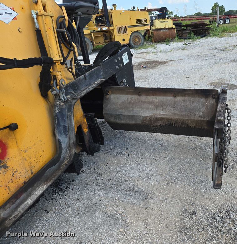 image for item EN2067 Blaw-Knox PF-875 paver