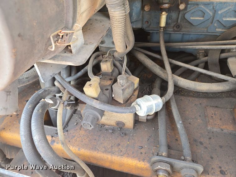 image for item EN2067 Blaw-Knox PF-875 paver