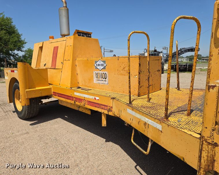 image for item EN8297 1998 Blaw-Knox RW-195D road widener