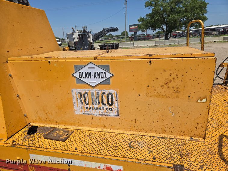 image for item EN8297 1998 Blaw-Knox RW-195D road widener