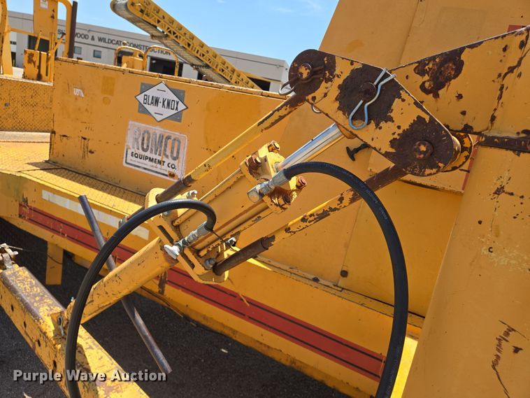 image for item EN8297 1998 Blaw-Knox RW-195D road widener