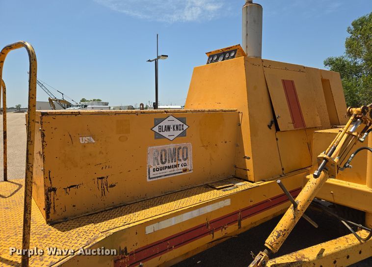 image for item EN8297 1998 Blaw-Knox RW-195D road widener