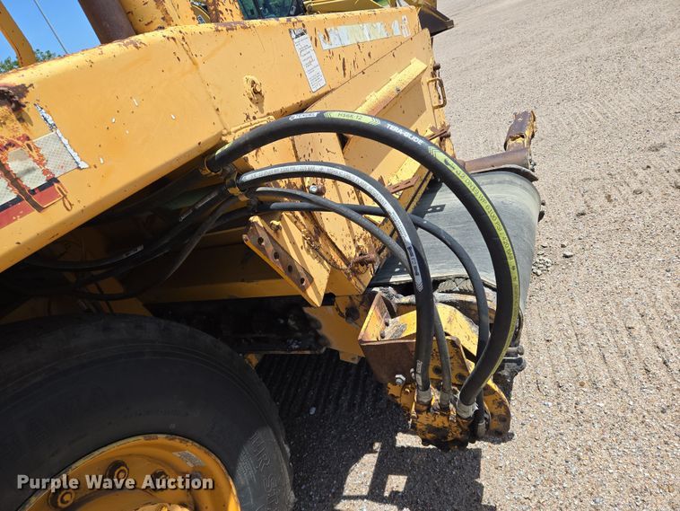 image for item EN8297 1998 Blaw-Knox RW-195D road widener