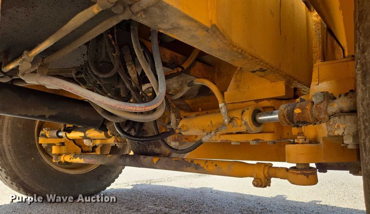 image for item EN8297 1998 Blaw-Knox RW-195D road widener