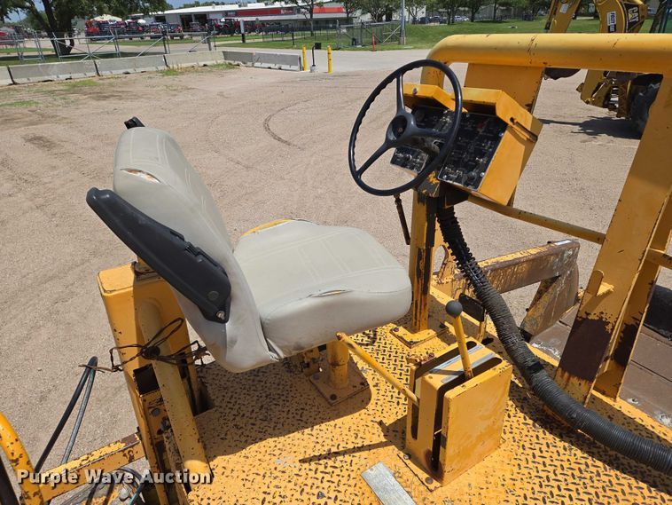 image for item EN8297 1998 Blaw-Knox RW-195D road widener