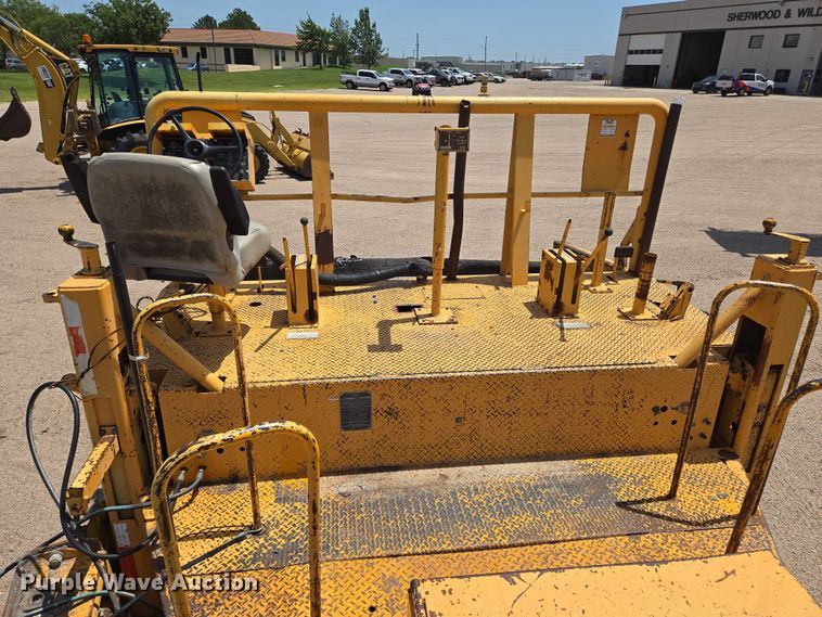 image for item EN8297 1998 Blaw-Knox RW-195D road widener